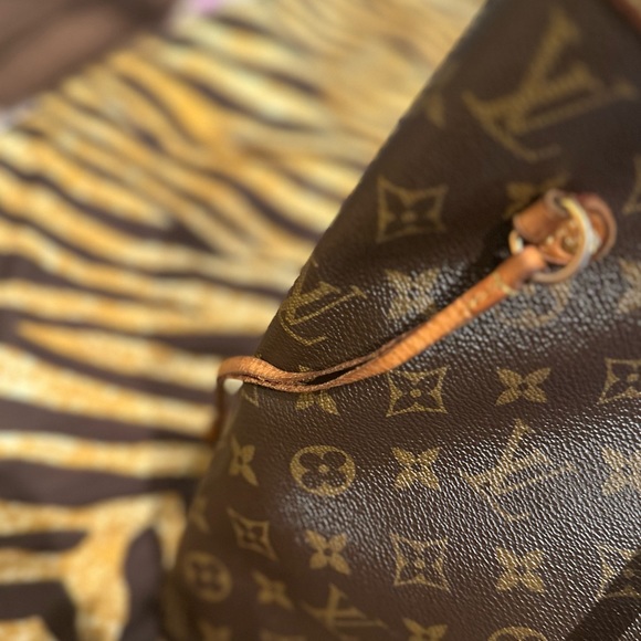 Louis Vuitton Neverfull MM - Picture 5 of 10